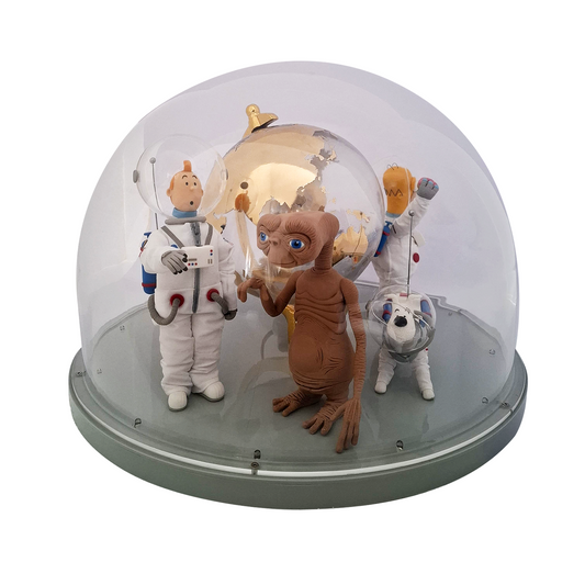 ET saluda a Tintin y a Homero - Bienvenidos a la Luna